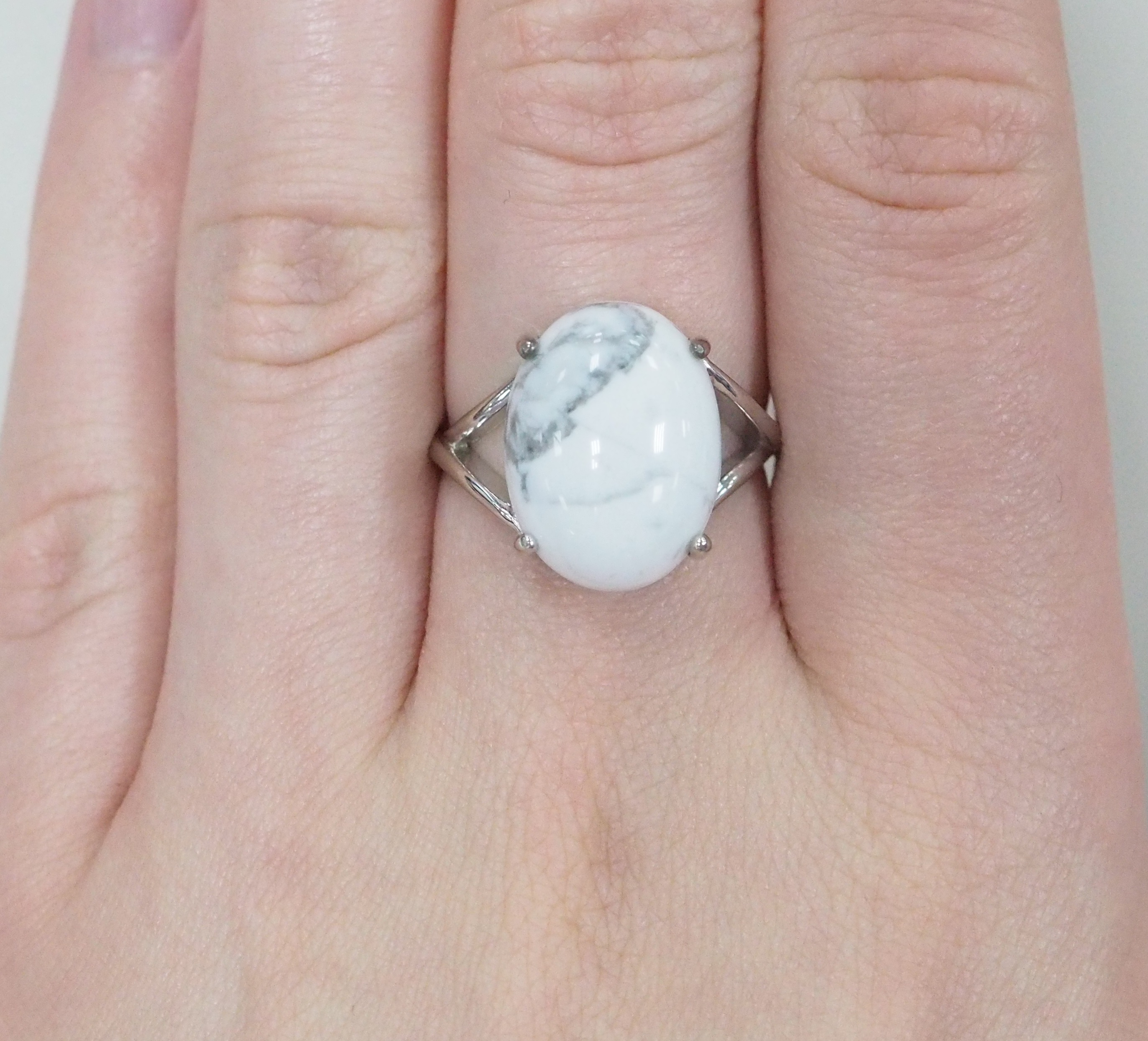 Серебряное кольцо с кахолонгом